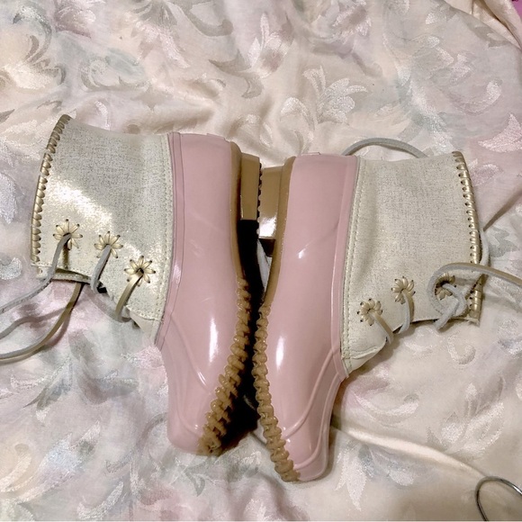 JACK ROGERS Chloe Pink Duck Ankle Boots Lace Up Shimmery Sherpa Lined Size 6 - Picture 3 of 10
